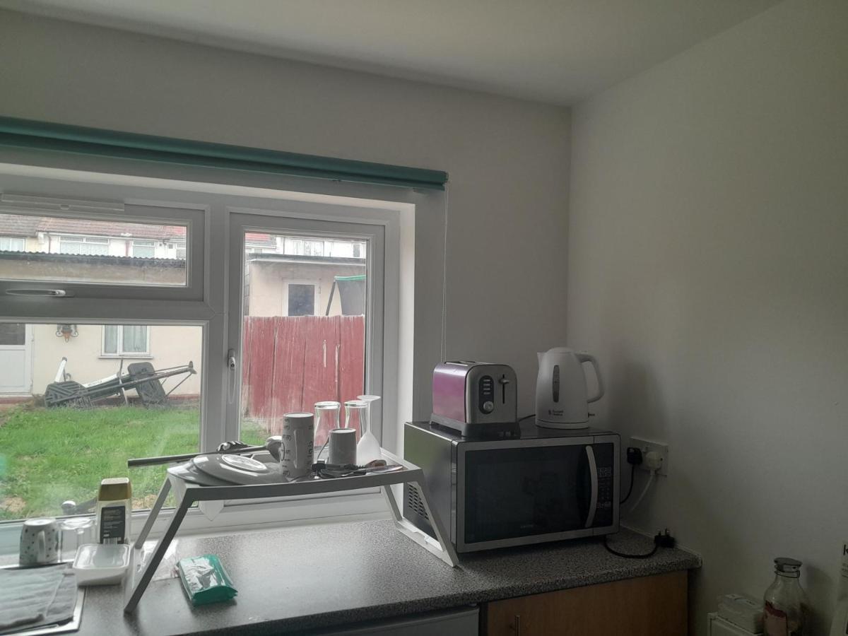 Lovely 1-Bed Studio In London Apartman Kültér fotó